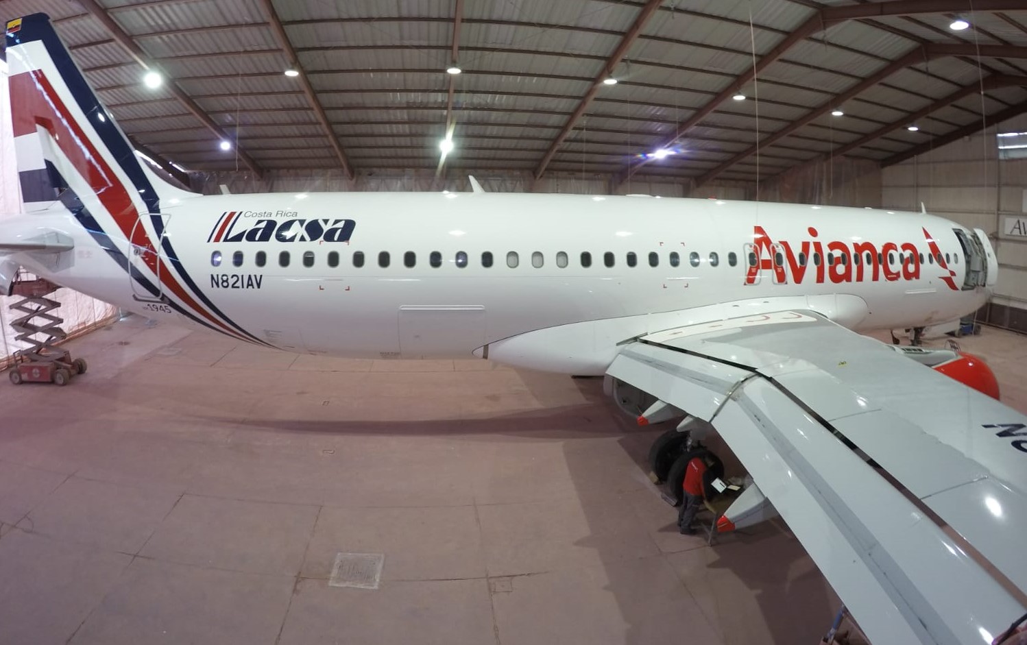 Avianca develó el tercer avión que forma parte de su colección vintage