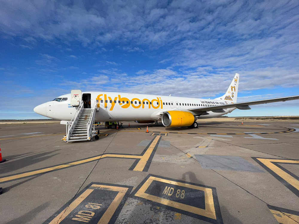 Flybondi, inauguró sus vuelos a la ciudad de Puerto Madryn, provincia de Chubut, la cual tendrá 3 frecuencias semanales los días martes, jueves y domingos. De esta manera, la compañía suma su 15vo destino nacional y afianza su presencia en el sur del país.
