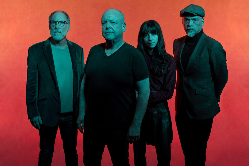 Pixies comenzó junio con el lanzamiento de “There's A Moon On”, un adelanto de “Doggerel”, su nuevo trabajo discográfico, el cual será lanzado el 30 de septiembre.
