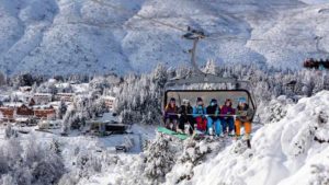 El centro de esquí de Bariloche, Cerro Catedral realizará la apertura de la telecabina Amancay, la telesilla Diente de Caballo y Del Bosque, para quienes practican esquí o snowboard.