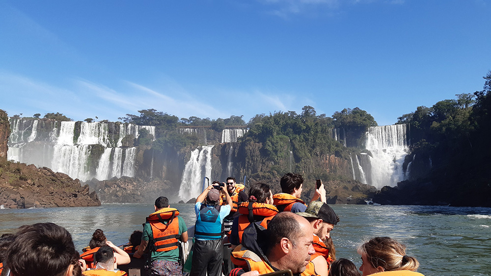 Las vacaciones de invierno en Iguazú comenzaron con gran expectativa para Puerto Iguazú en Misiones. Según las proyecciones oficiales se estima que en promedio alcanzarán un 85% de ocupación con picos del 100% durante las últimas semanas del mes.