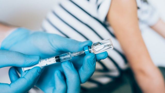 Moderna, Inc.  recientemente recibió del gobierno de Argentina la aprobación de su vacuna para suministrarla a menores de 5 años a 6 meses, esta autorización, junto con la enmienda a su acuerdo de suministro para cambiar las entregas planificadas de la vacuna COVID-19