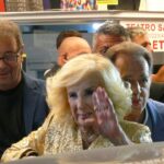 Mirtha Legrand disfrutó de Las chicas solo buscan divertirse y lloró de emoción por el cariño del público a la salida