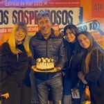 Gianola festejó su cumpleaños rodeado de público en calle Rivadavia, a días de anunciar su boda